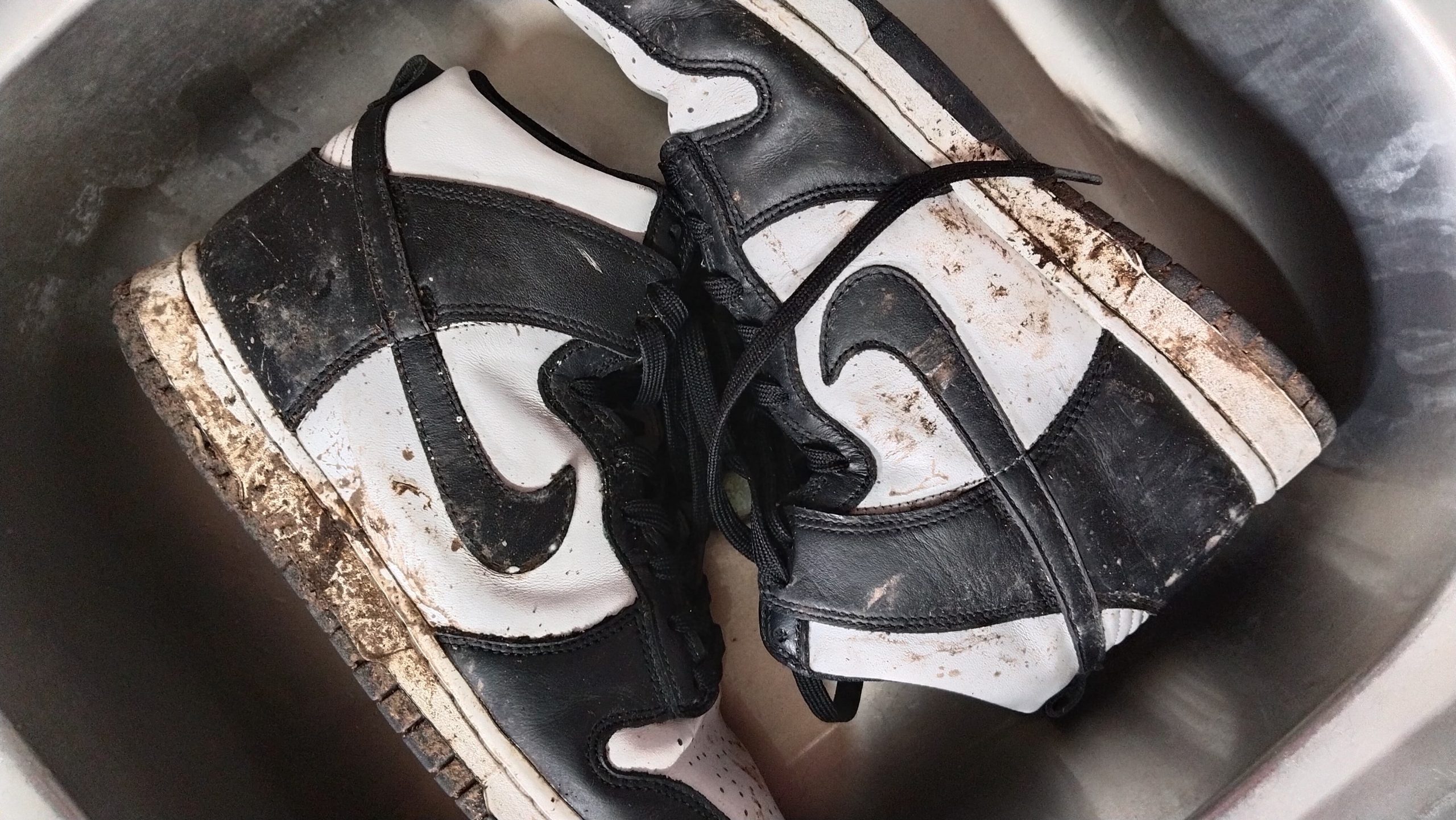 Tanda-Tanda Sepatu Kamu Butuh Jasa Cuci Sepatu Terpercaya